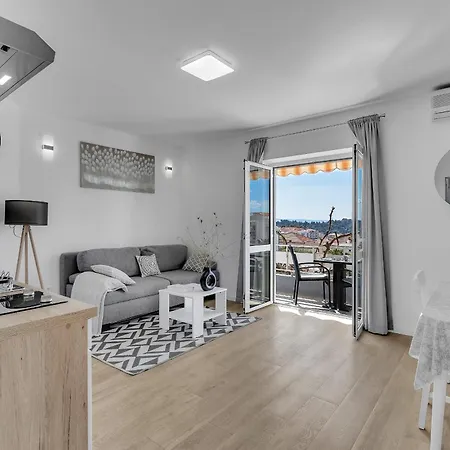 Mediterranean Living 2 Апартаменты Макарска