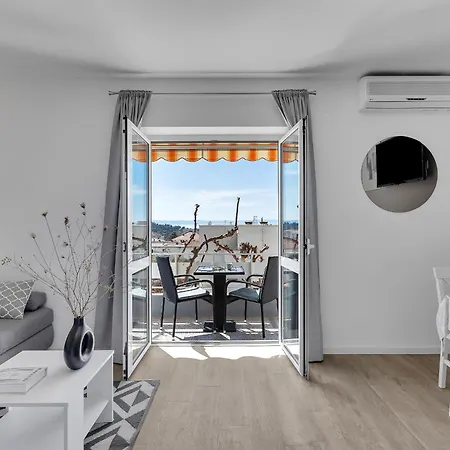Апартаменты Mediterranean Living 2 Макарска
