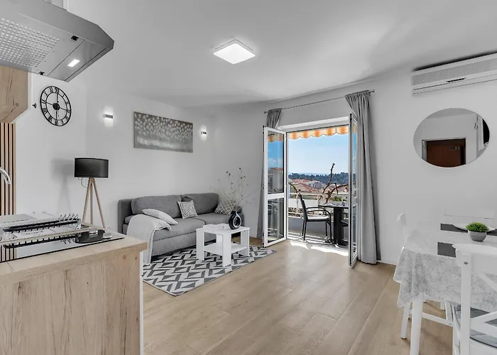 Mediterranean Living 2 Apartment Makarska